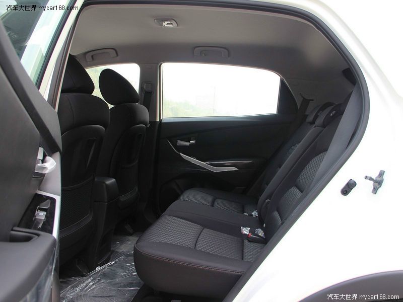 柯兰多2014款2.0 汽油两驱手动舒适导航版