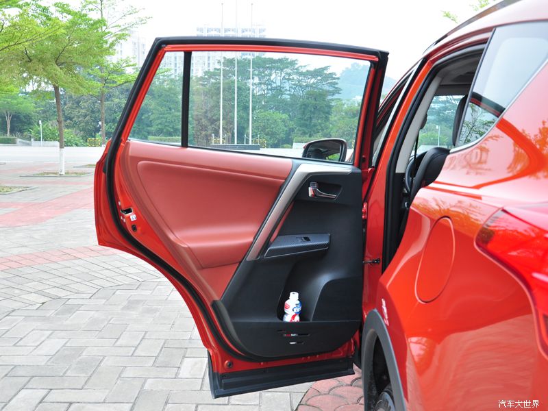 RAV4荣放2015款 2.5L 自动四驱尊贵版