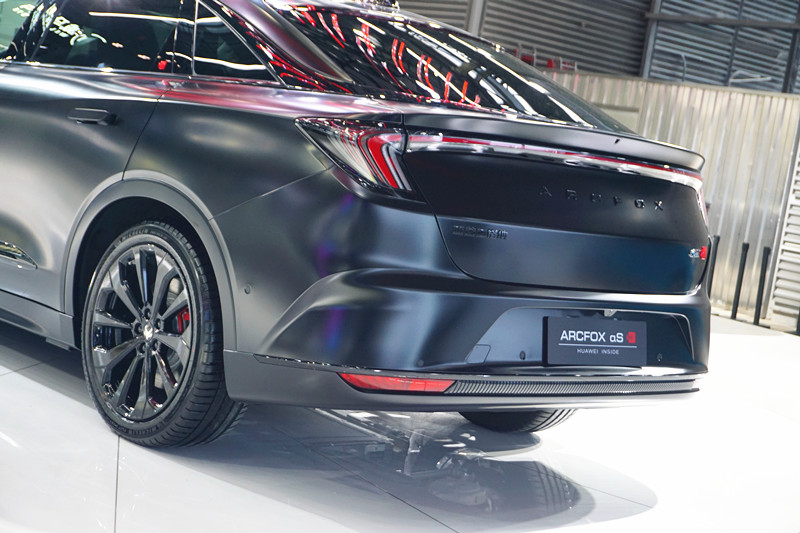 极狐阿尔法S全新HI版车展亮相 与华为技术有多配？